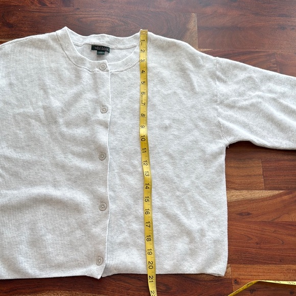 Short Sleeve Cardigan - Picture 2 of 5